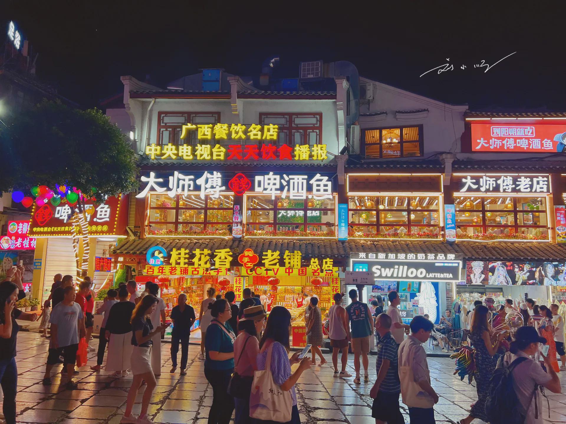 实拍广西桂林阳朔西街,曾经被称为洋人街,如今变成什么样?