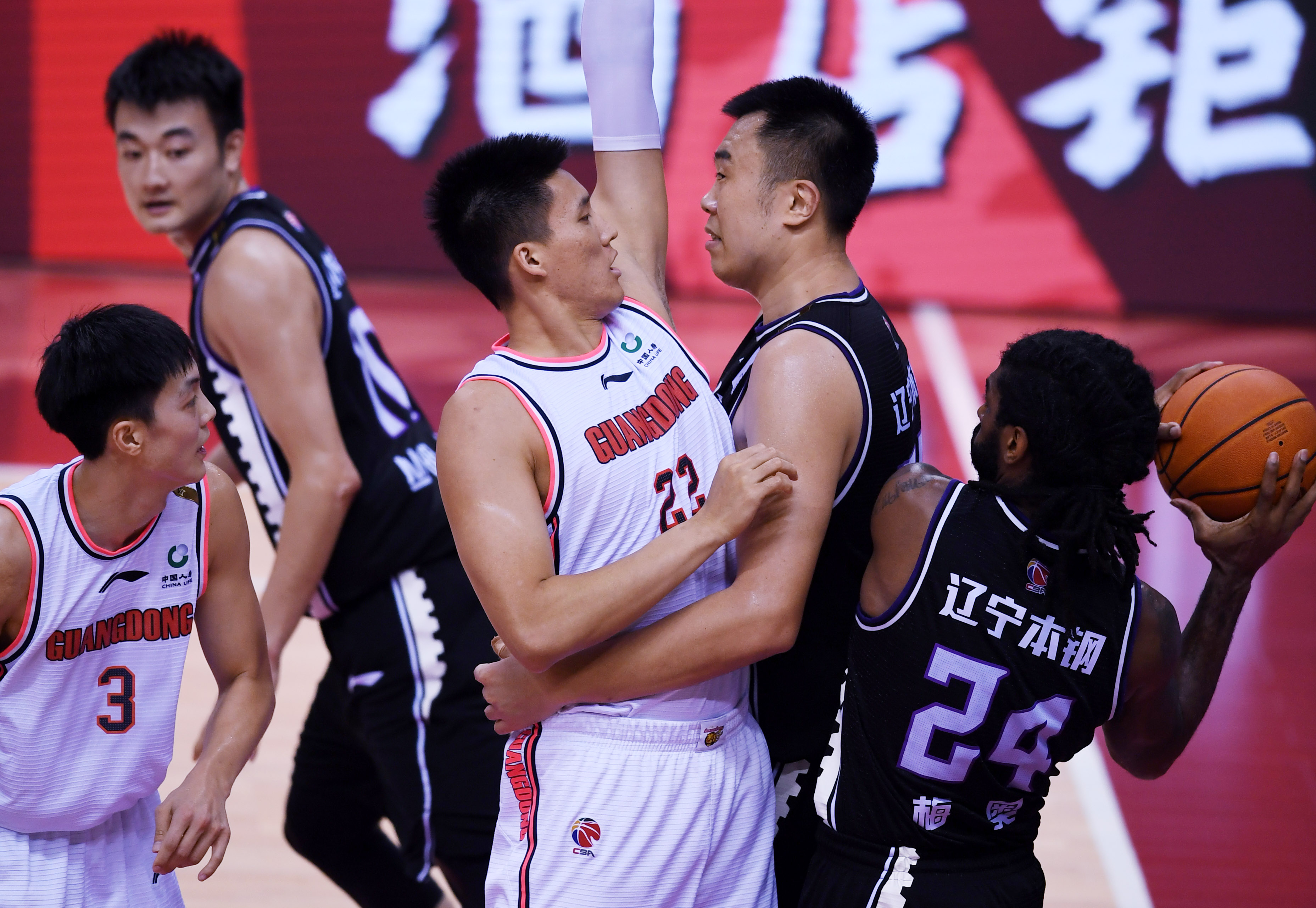 篮球——cba总决赛首场:辽宁本钢不敌广东东莞银行(2)