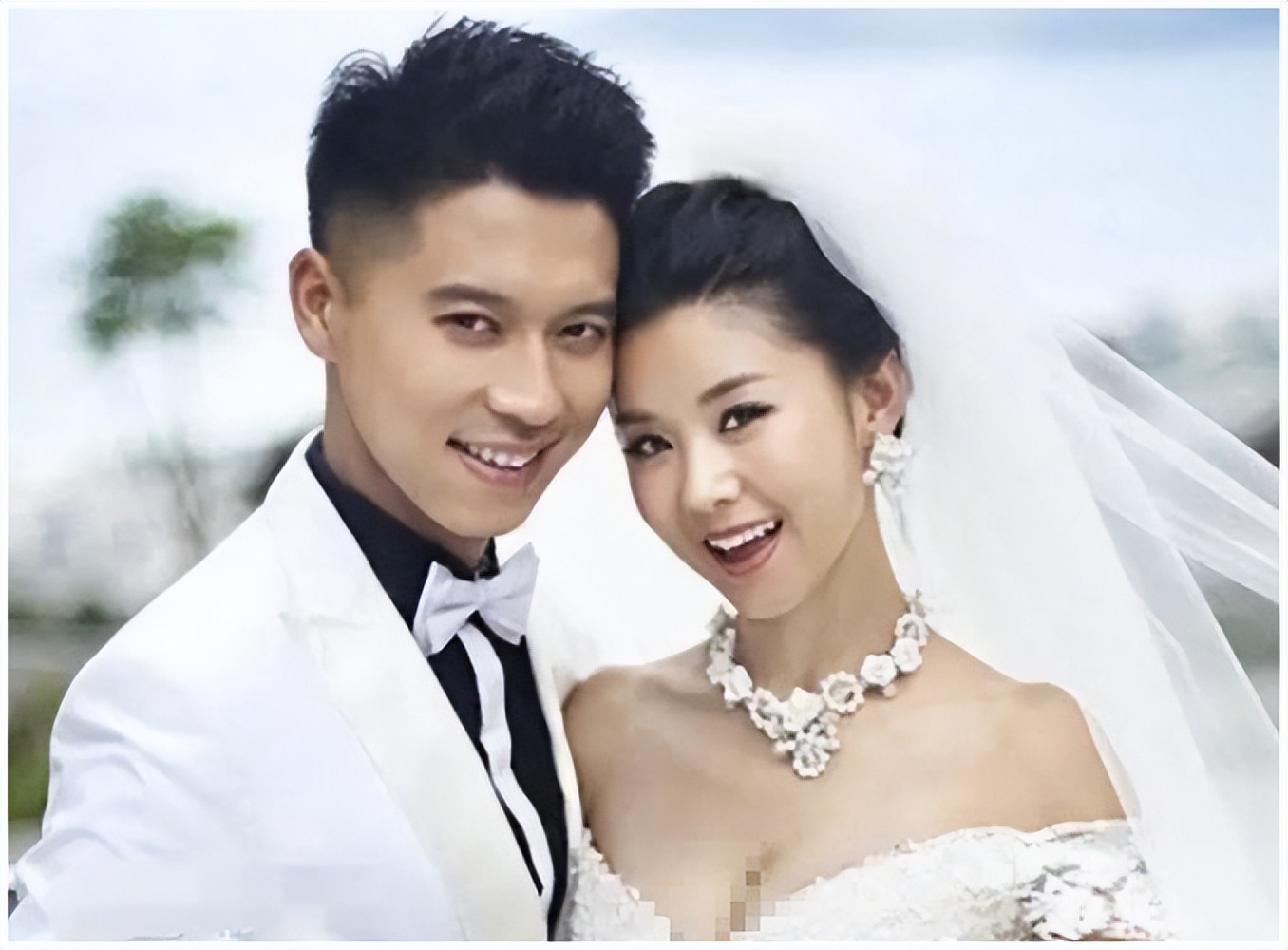 演员王雷:娶相爱6年女友李小萌,结婚9年无绯闻,40岁成视帝