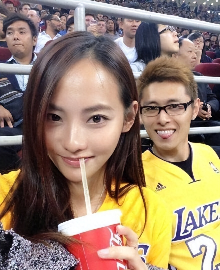 回顾3年生两子,结婚8年都等不来婚礼的张嘉倪,终究为他人做了嫁衣