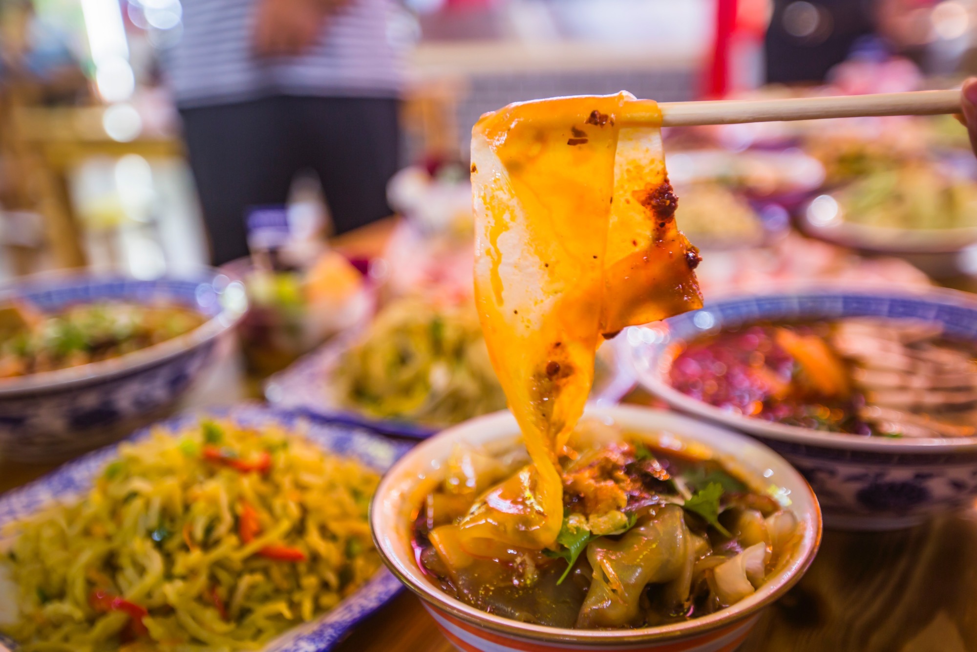 甘肃陇西广场小吃城,有众多特色小吃,满足你对西北美食一切想象