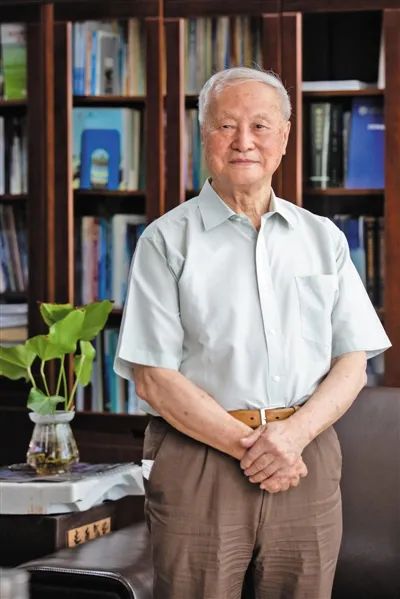滕吉文 九次爆炸推翻青藏高原地壳"叠加说"