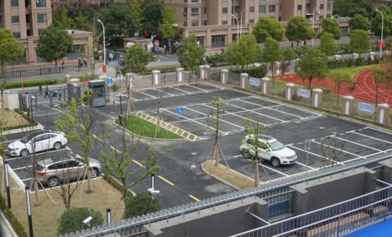 这个松江人家门口的体育中心明起试运行