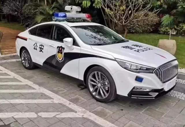 高速偶遇警车版红旗h5,堪称最美国产版警车,网友:早该这样了!