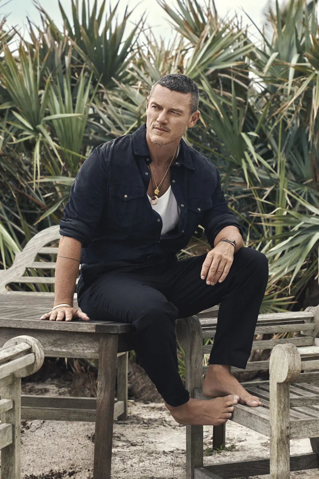 44岁英国男星 luke evans 新电影跟桂纶镁演情侣,在中国台湾取景