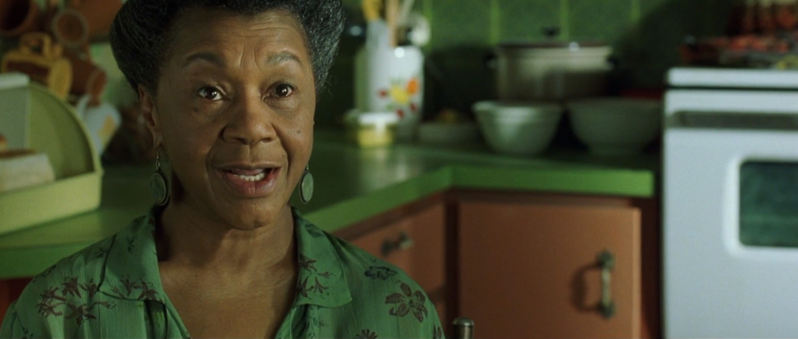 "莫妮卡贝鲁奇"的吻是偷尼欧的代码吗,黑客帝国谜题深度解析