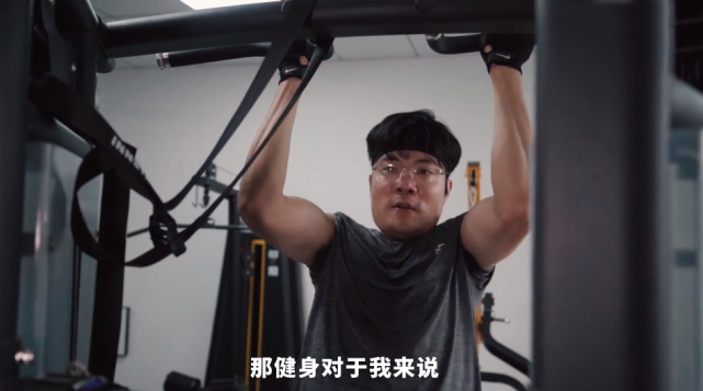 大司马悄悄健身一个月,手臂已经看出线条,距离肌肉金轮更近一步