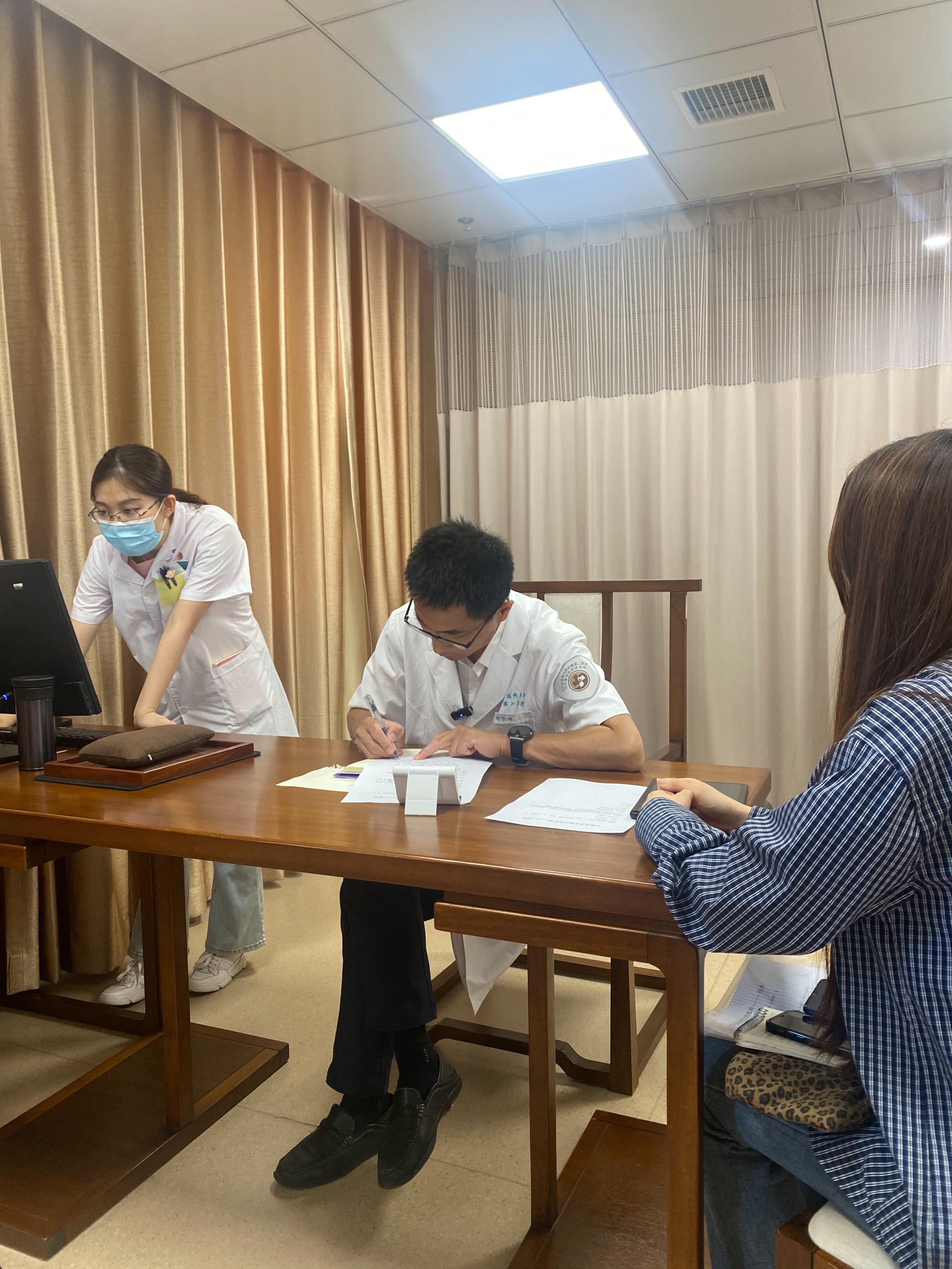 包含中国医学科学院肿瘤医院看病帮手办理住院的词条