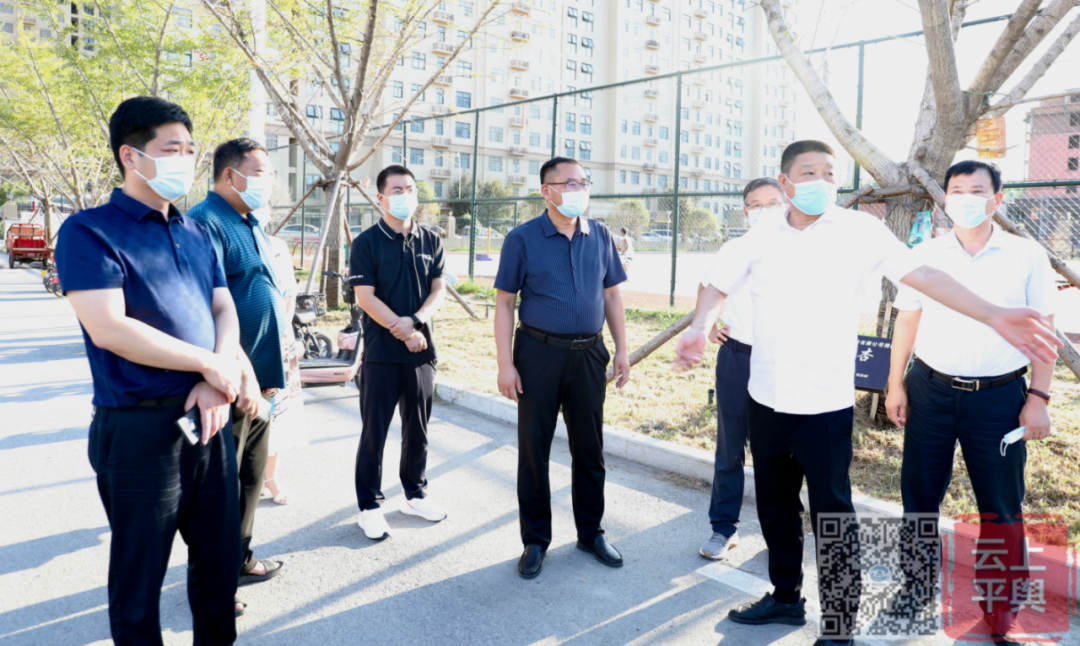 平舆县政府副县长王洪亮检查指导城区核酸采样点准备工作
