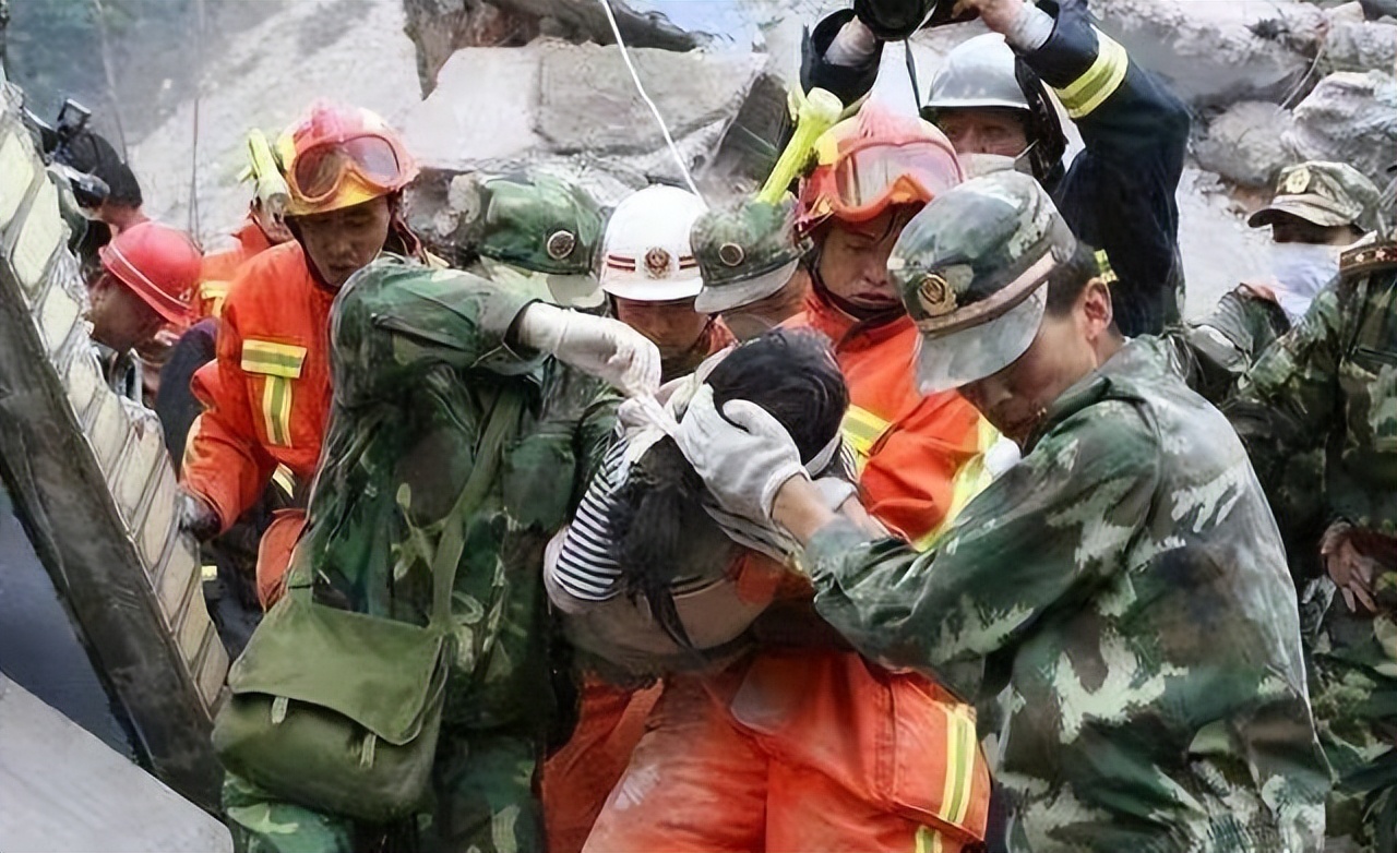 2008年,汶川抗震救灾志愿队队长自首:我是逃犯,已经逃亡11年了