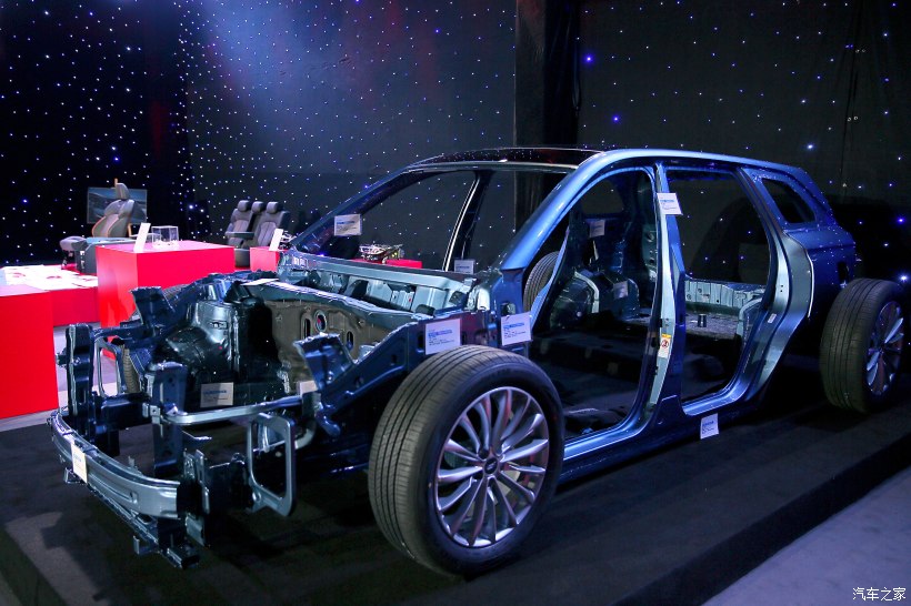 行业首创柔性副车架,搭载3.