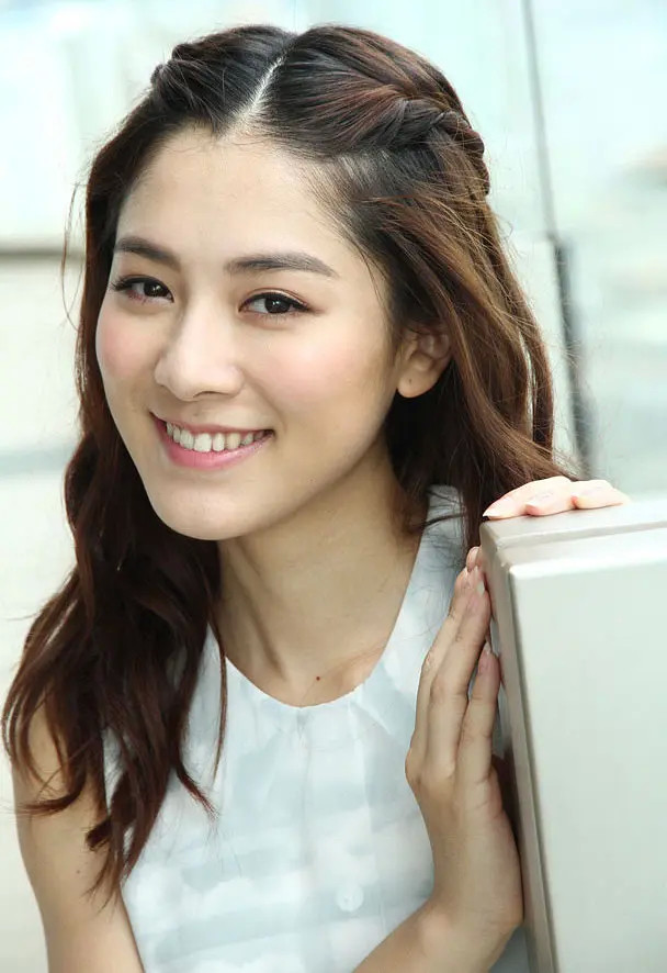 她是tvb的"关系户",因为现实身份太惊人,29岁成当家花旦