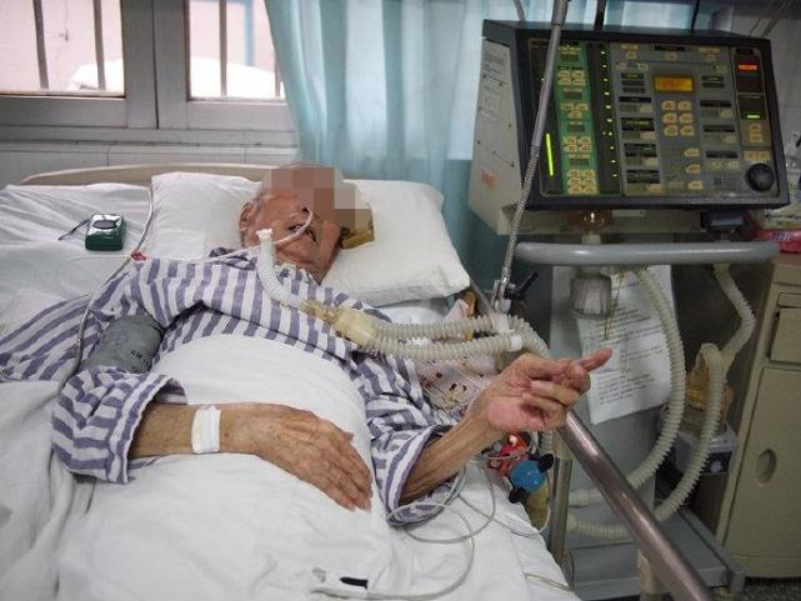 回顾杭州老人肝癌晚期拒绝治疗,搓麻将,吃小吃,女儿:随便他!