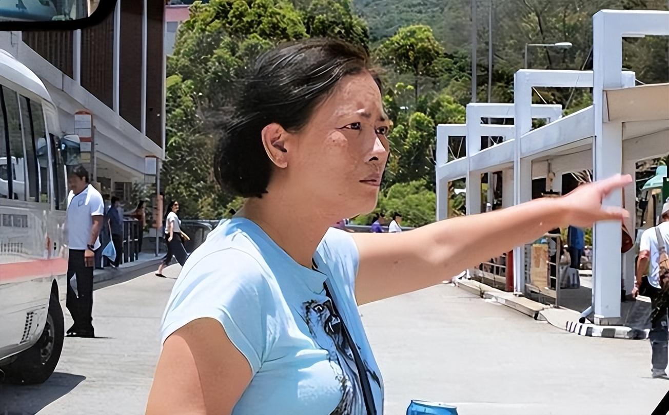 和陈丽卿一样,蓝洁瑛同样出生在普通家庭,因为出众的容貌在娱乐圈占有