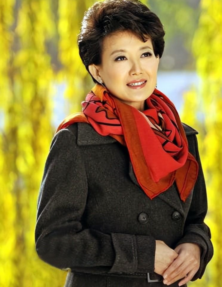 主持人梁艳:为何51岁仍然单身,她是从山东小城走出来的知名主播