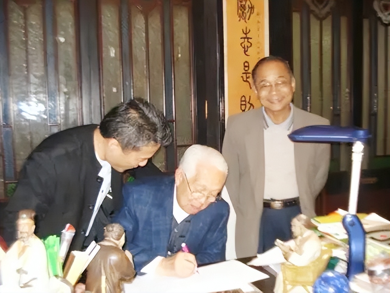 香港顶级风水师蔡伯励,为霍英东选墓,一句话让李嘉诚掏200万?