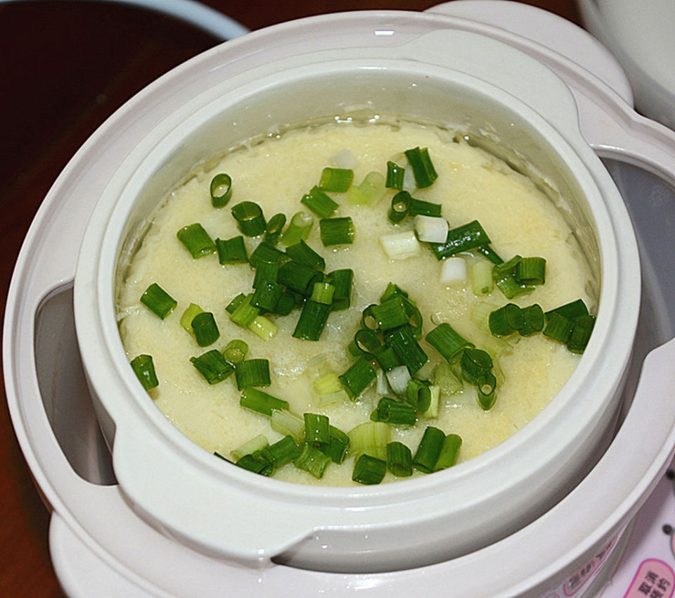 微波炉小葱炖蛋的做法,快速制作美味营养的家常菜!