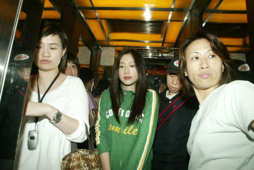 42岁王秀琳罕见露面,曾与黄晓明郭富城传绯闻,控告男星咸猪手