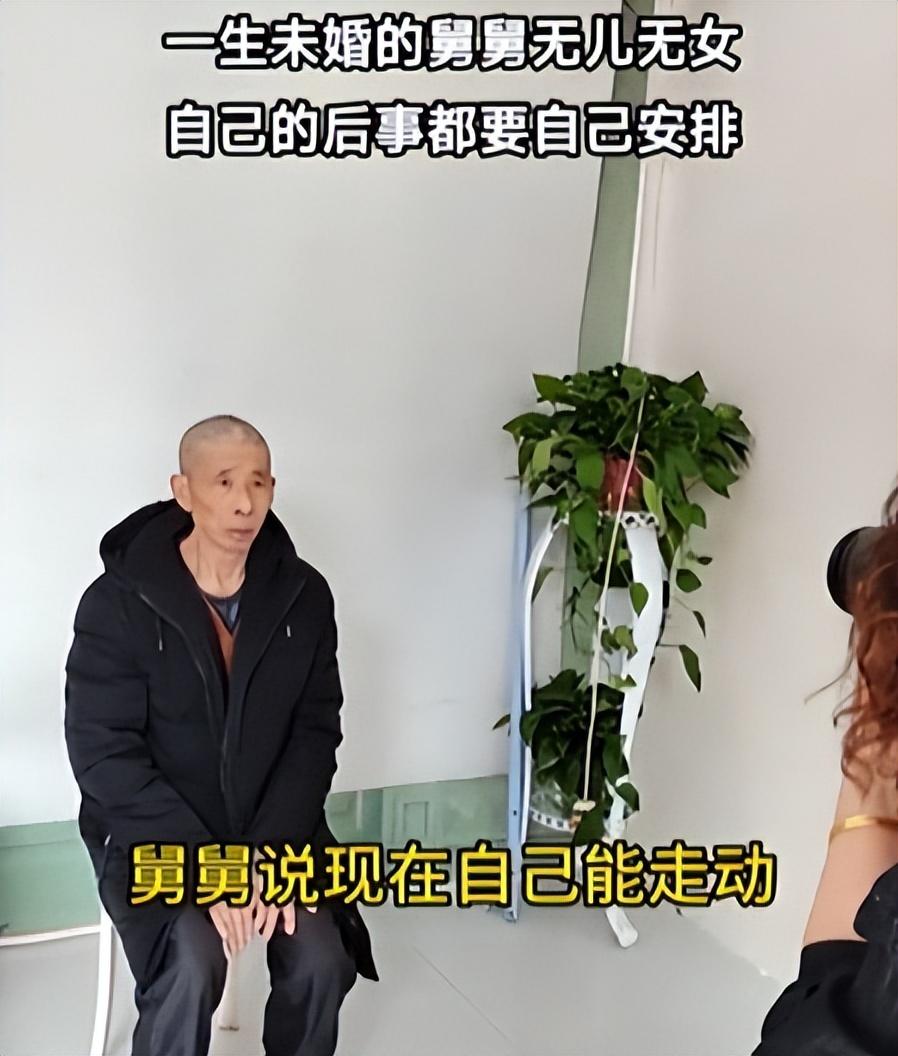 回顾72岁老头独自操办后事造棺木拍遗像穿上寿衣喝下农药咽气