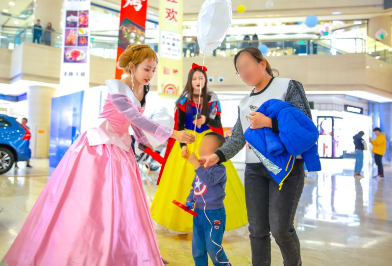 燃爆全城!泽信云筑"迪士尼梦幻嘉年华"公主巡游震撼亮相!