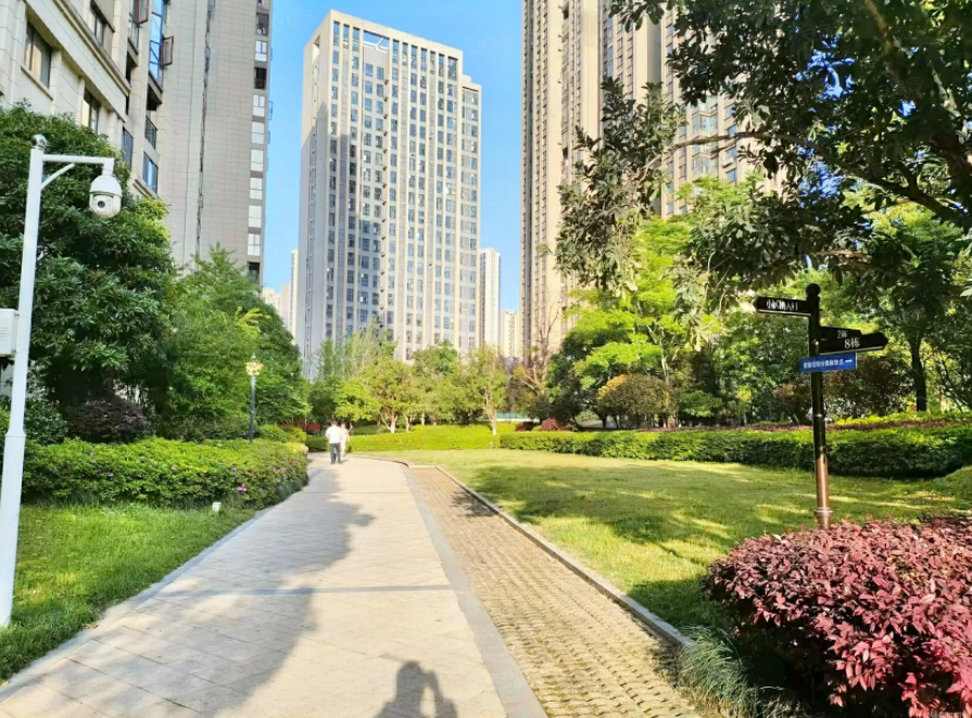 8.2折,嘉宇银杉法拍房,小资情调,双地铁,双学区!