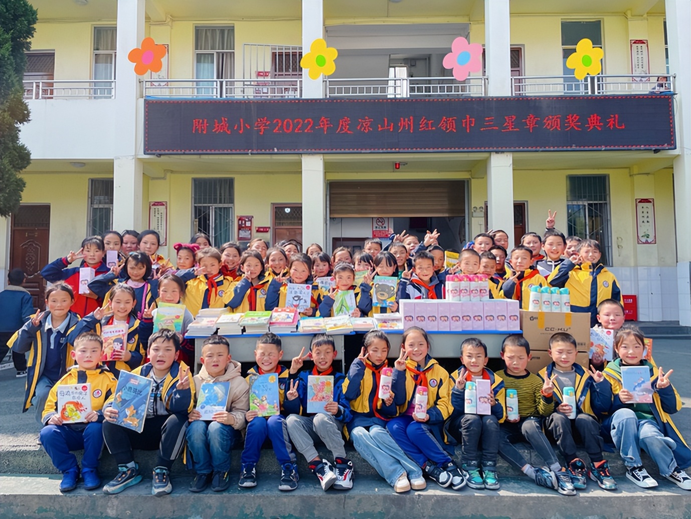 跨越2000多公里的爱心礼包到达甘洛