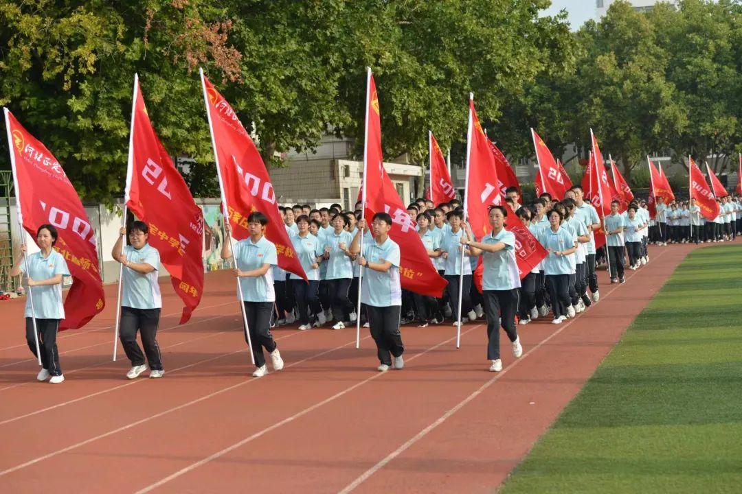 河北正定中学举行火炬接力活动