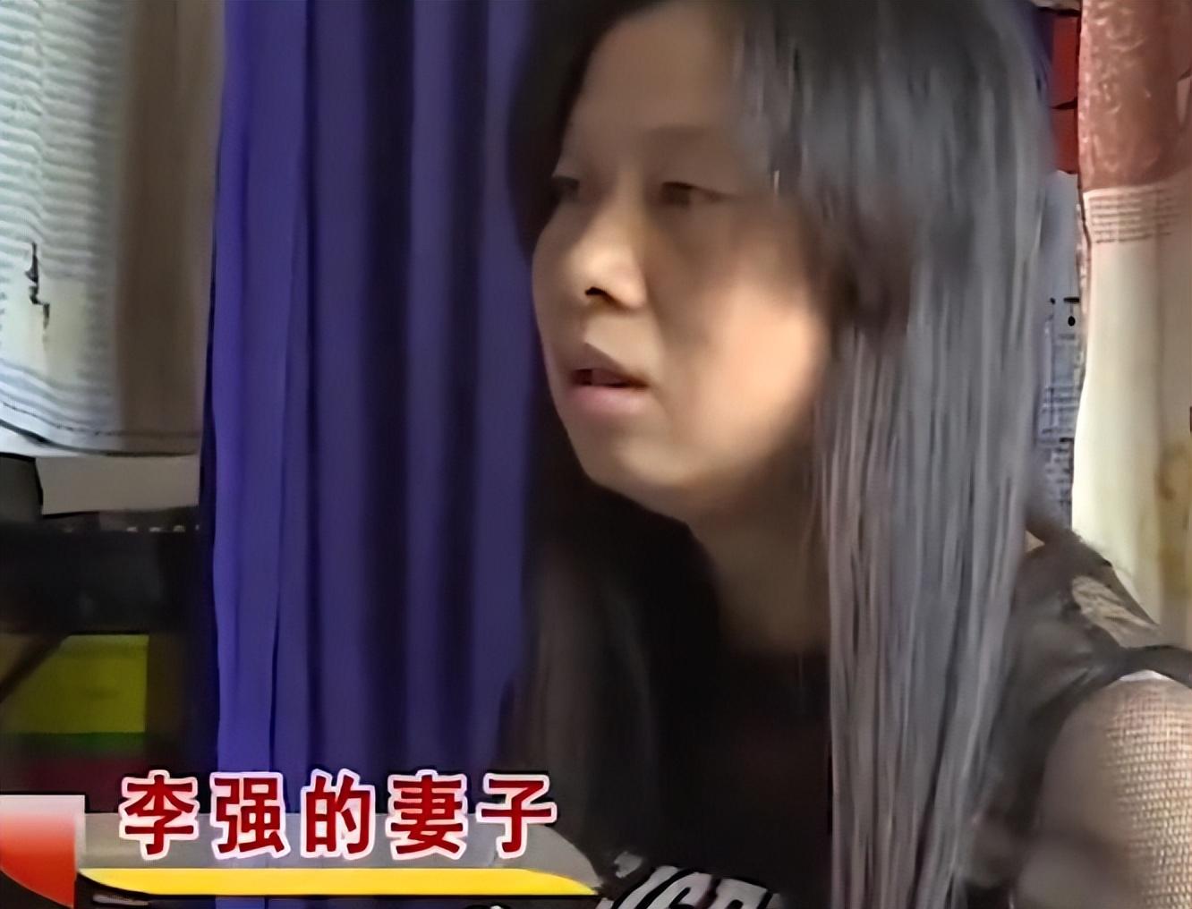 回顾男子出轨7年对象还是50岁大妈美貌妻子崩溃要喝农药