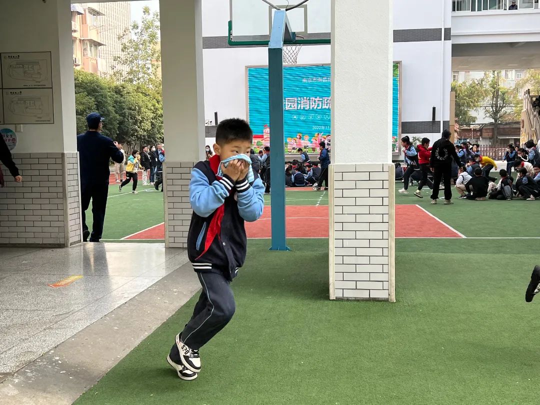 南京市南昌路小学:"火"速行动,防患未燃,消防疏散演习来了