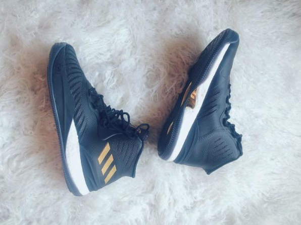 阿迪达斯罗斯8代战靴实战测评