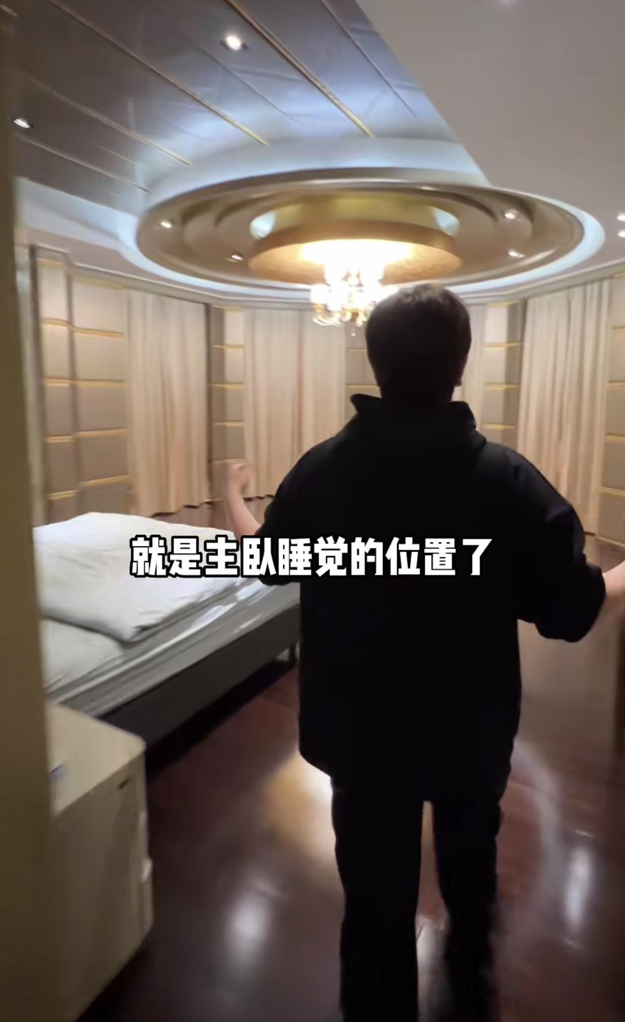 羡慕!网红白冰晒过亿豪宅自嘲家徒四壁,家中配800元餐桌!