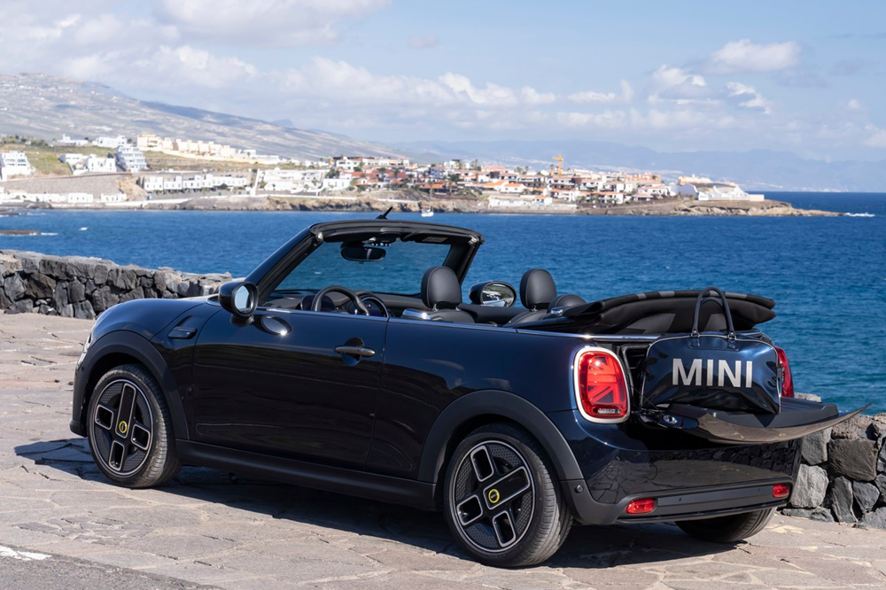 满电续航200公里 限量999台 mini cooper se敞篷车海外开售