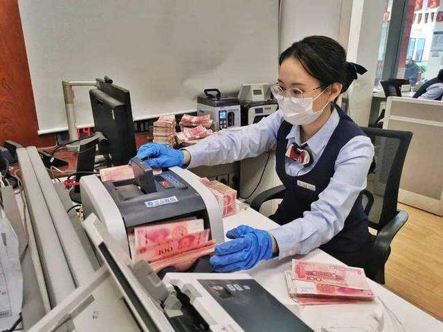 相关部门公布新规,将对银行存取款进行了限制,背后意味着什么?