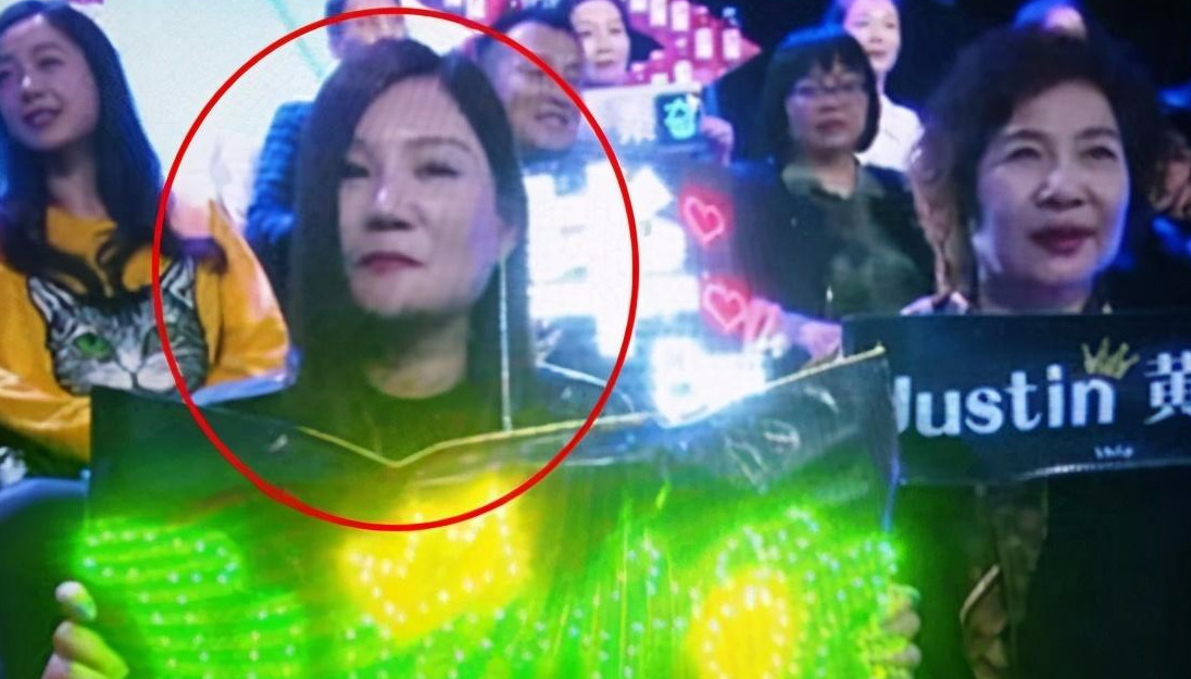贾富贵翻车?快本主持被曝是老赖之子,妈妈欠贫困县3000万!