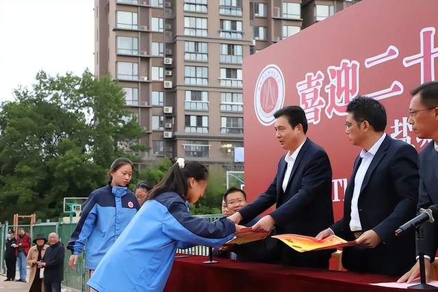 盐城市文峰初级中学第四届田径运动会胜利召开