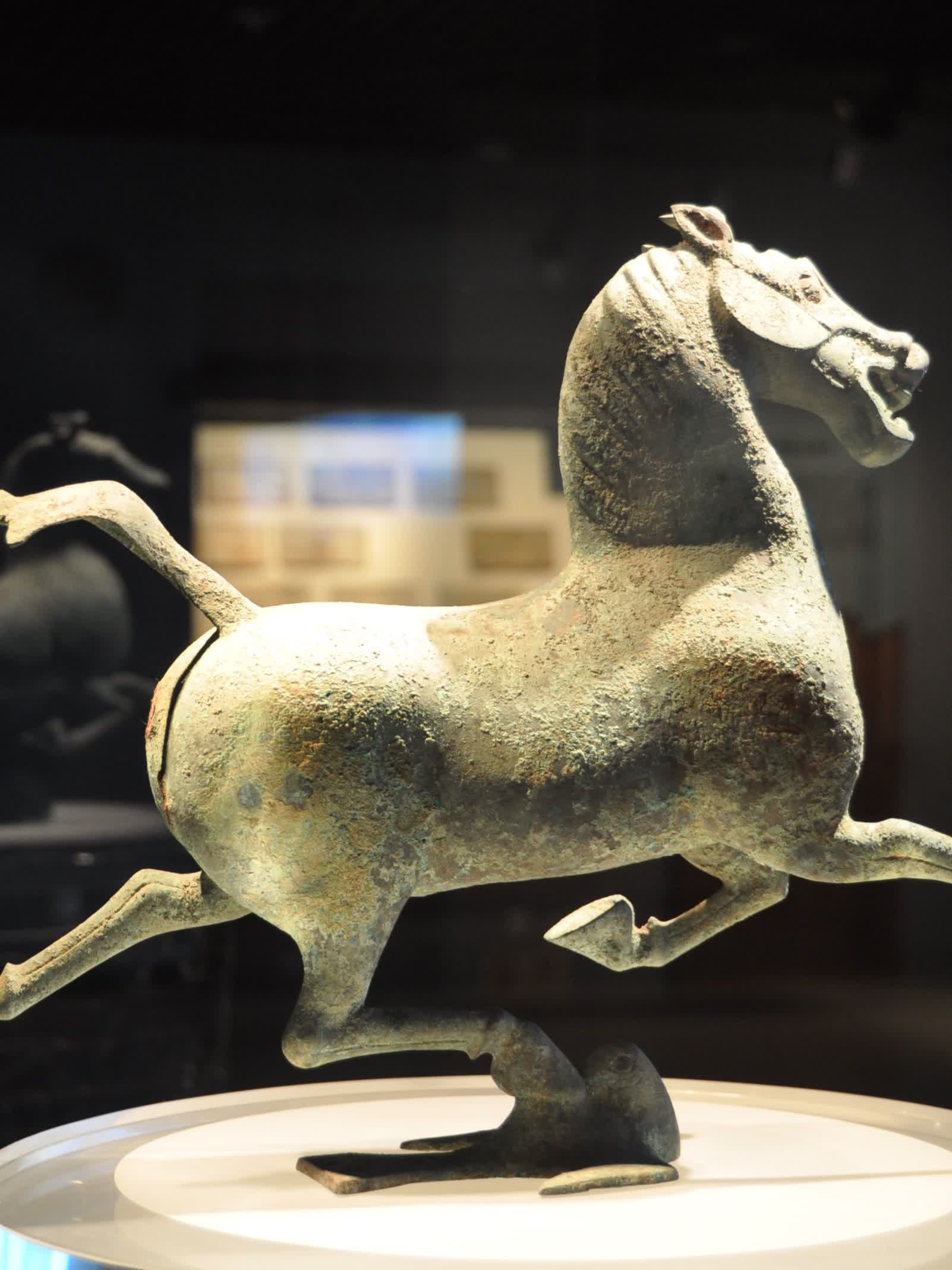 甘肃省博物馆藏东汉马踏飞燕青铜雕塑惊艳亮相!-度小视