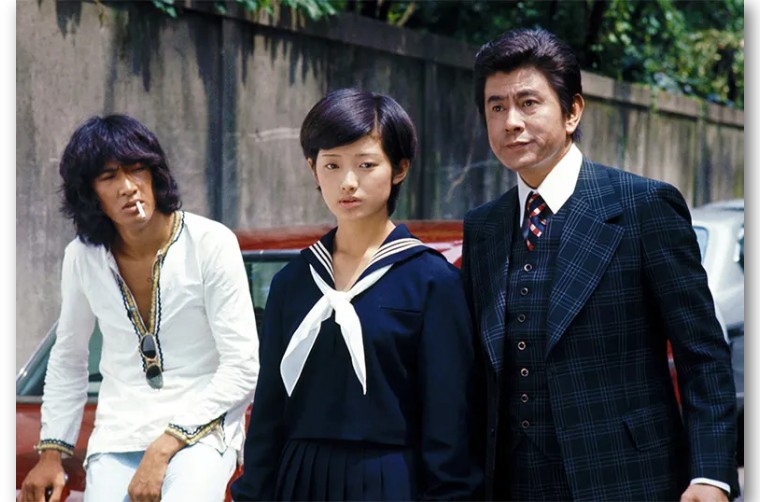 现在热衷广场舞的妈妈们,年轻时可能都曾人手一件"幸子衫".