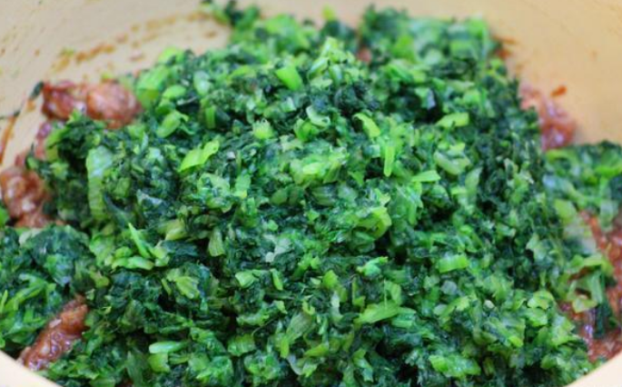 包饺子调肉馅,只会加调料不好吃!教您正确做法,饺子喷香好吃