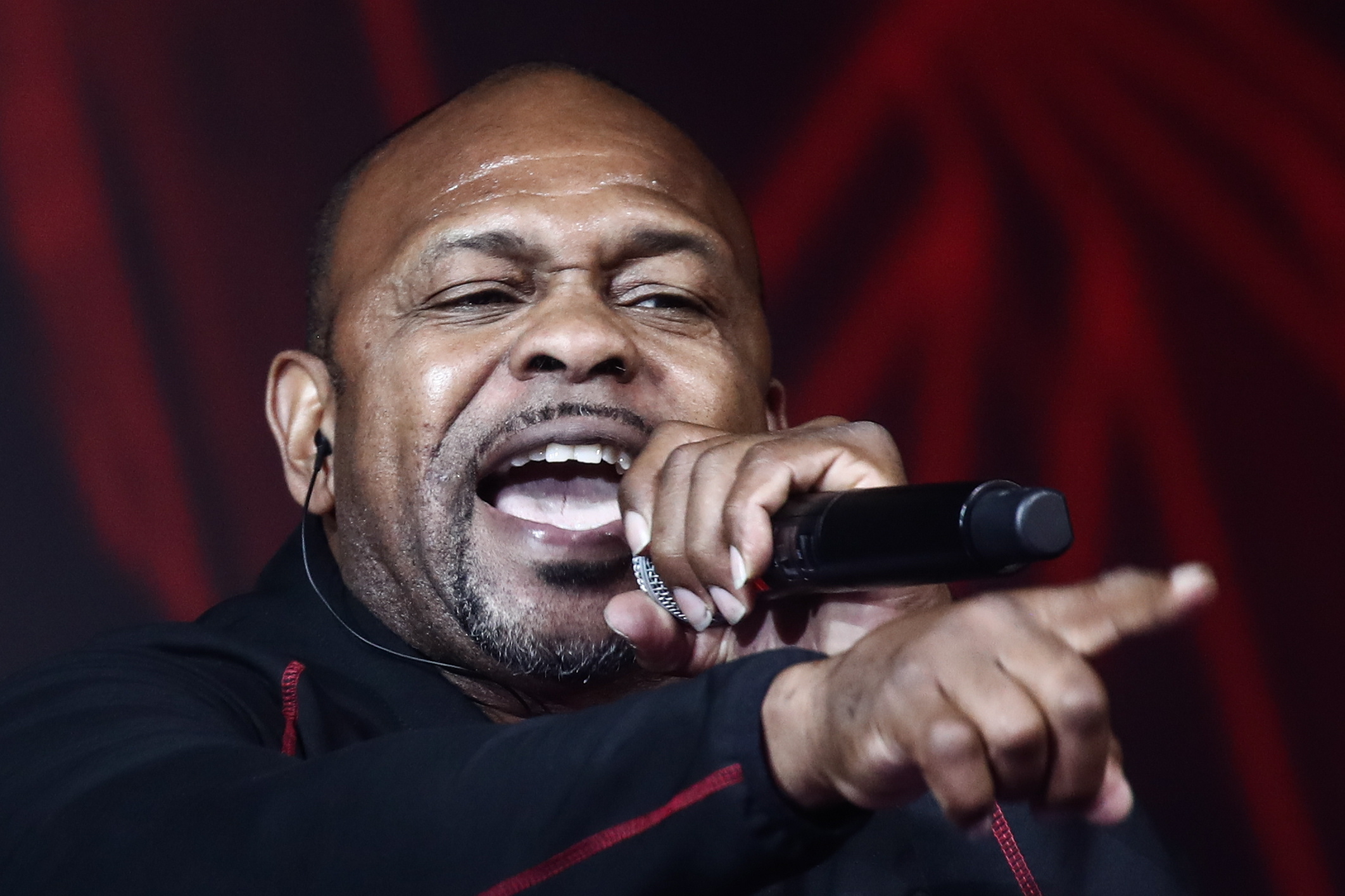 前世界拳王小罗伊·琼斯认为,詹姆斯就是非常适合约书亚的教练