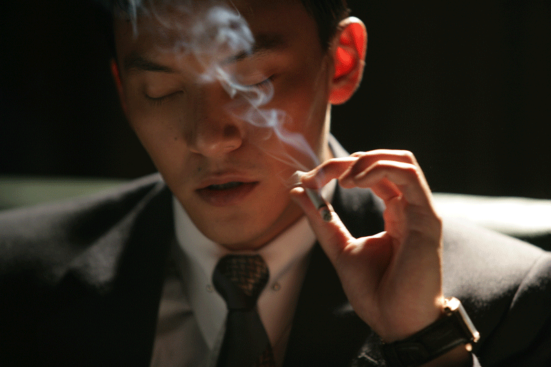 45岁的他,居然连发呆都这么帅?