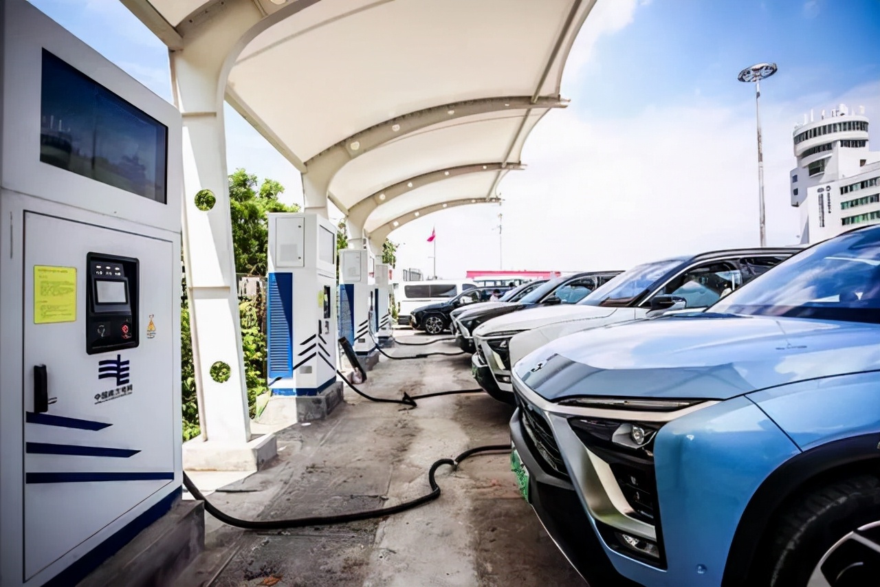 充电站少,燃油车占位…重庆新能源汽车充个电太难了!