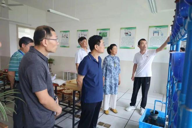 齐河县关工委主任赵常祥一行调研中医药文化进校园工作情况