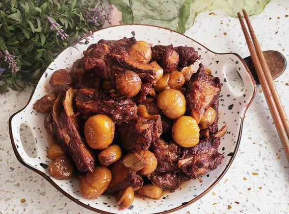 秋末冬初,滋补身体首选这道菜,补充蛋白质,养胃健脾,全家爱吃