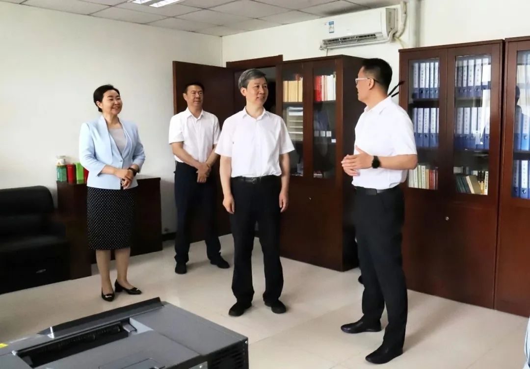 余卫国到区纪委监委调研并召开座谈会