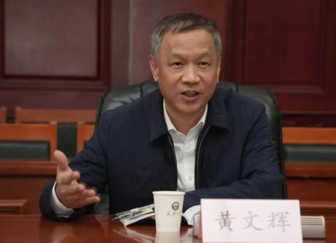 他是现任厦门市市长,14岁上清华,21岁研究生毕业,履历十分丰富