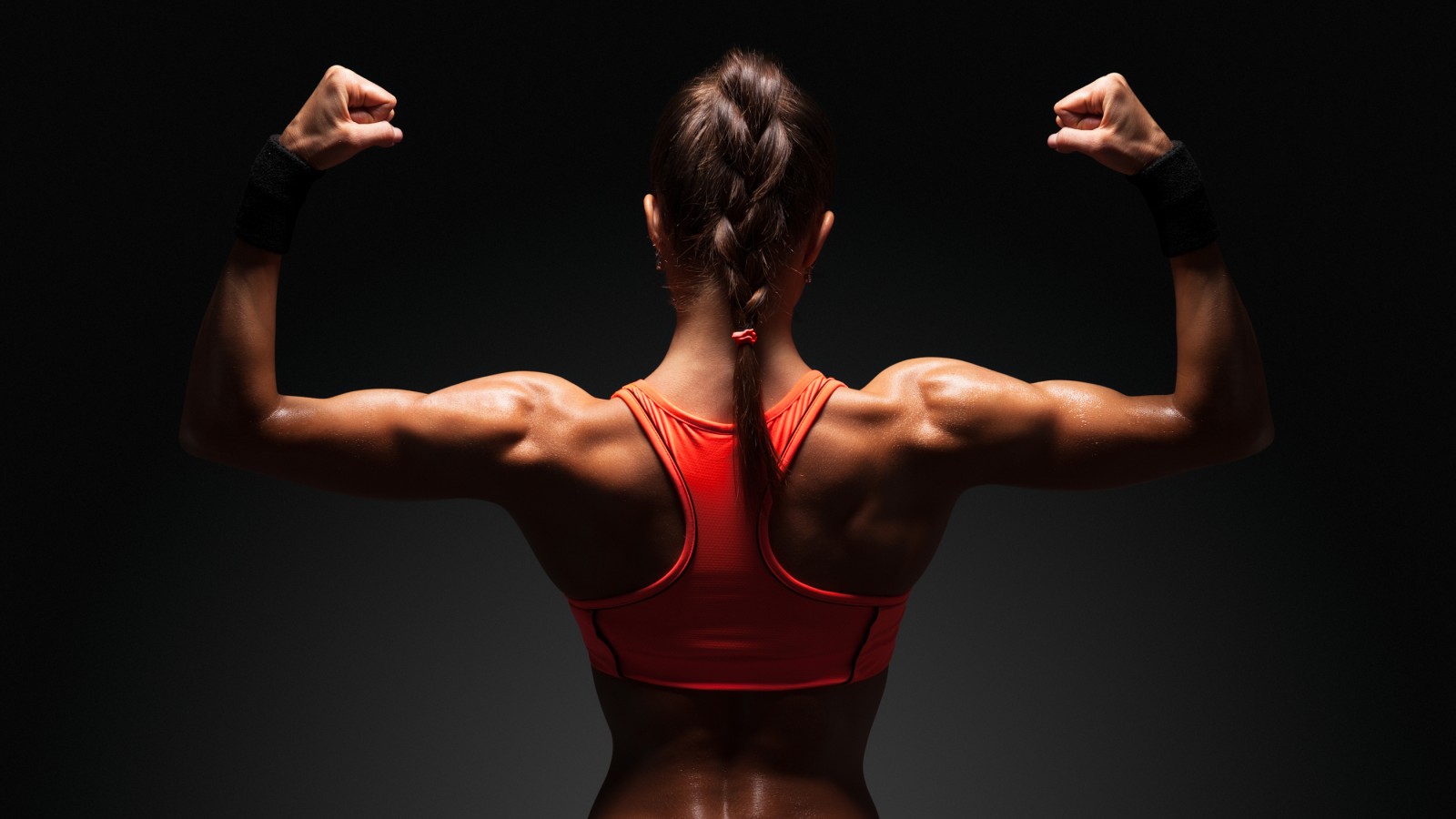 没有器械怎么办,一把椅子也能健身!这几个动作练起来