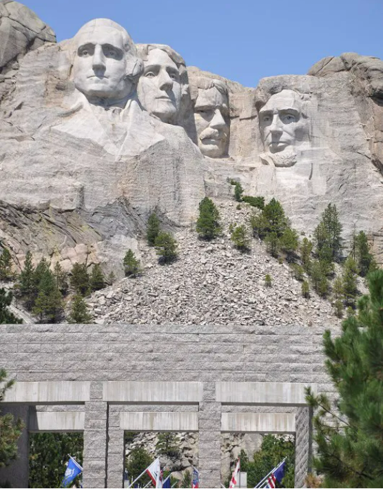 美国总统山上的"四个人"分别是谁?想登上山,需要达到什么条件