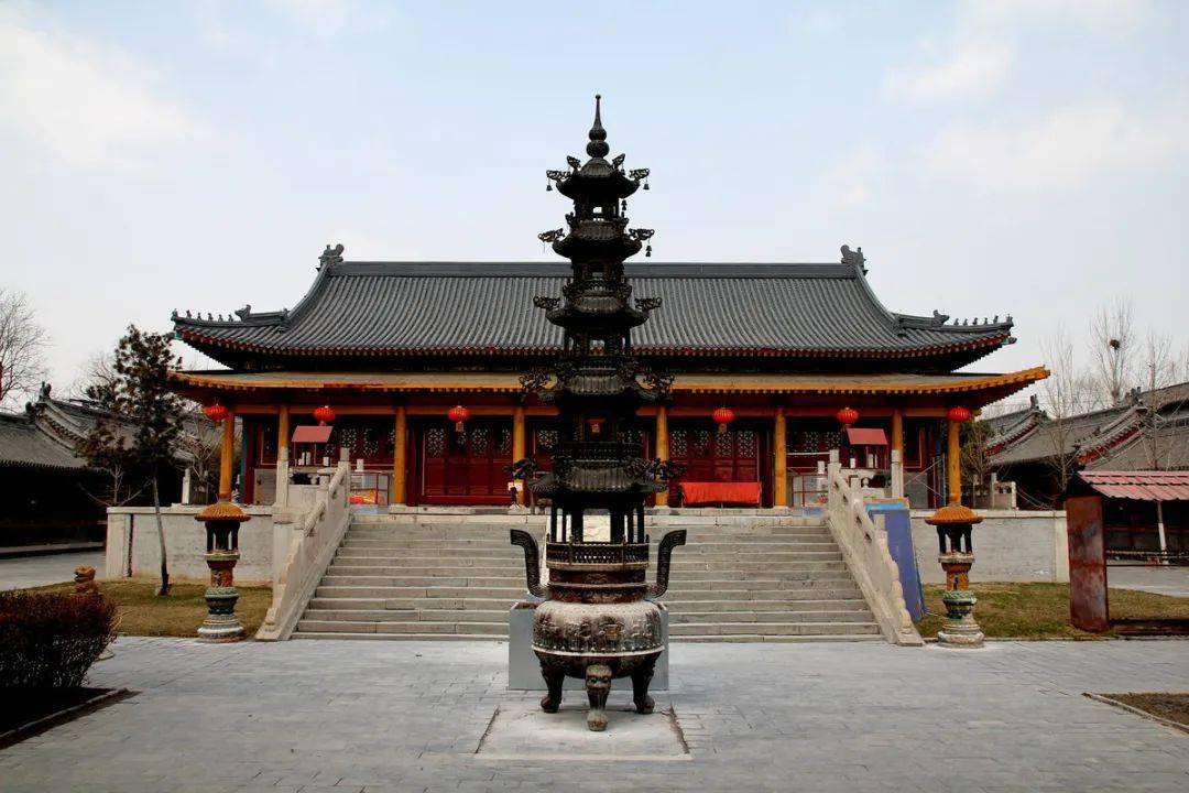 辽宁一座寺庙,是辽西弘法观光圣地,内有辽西第一大佛