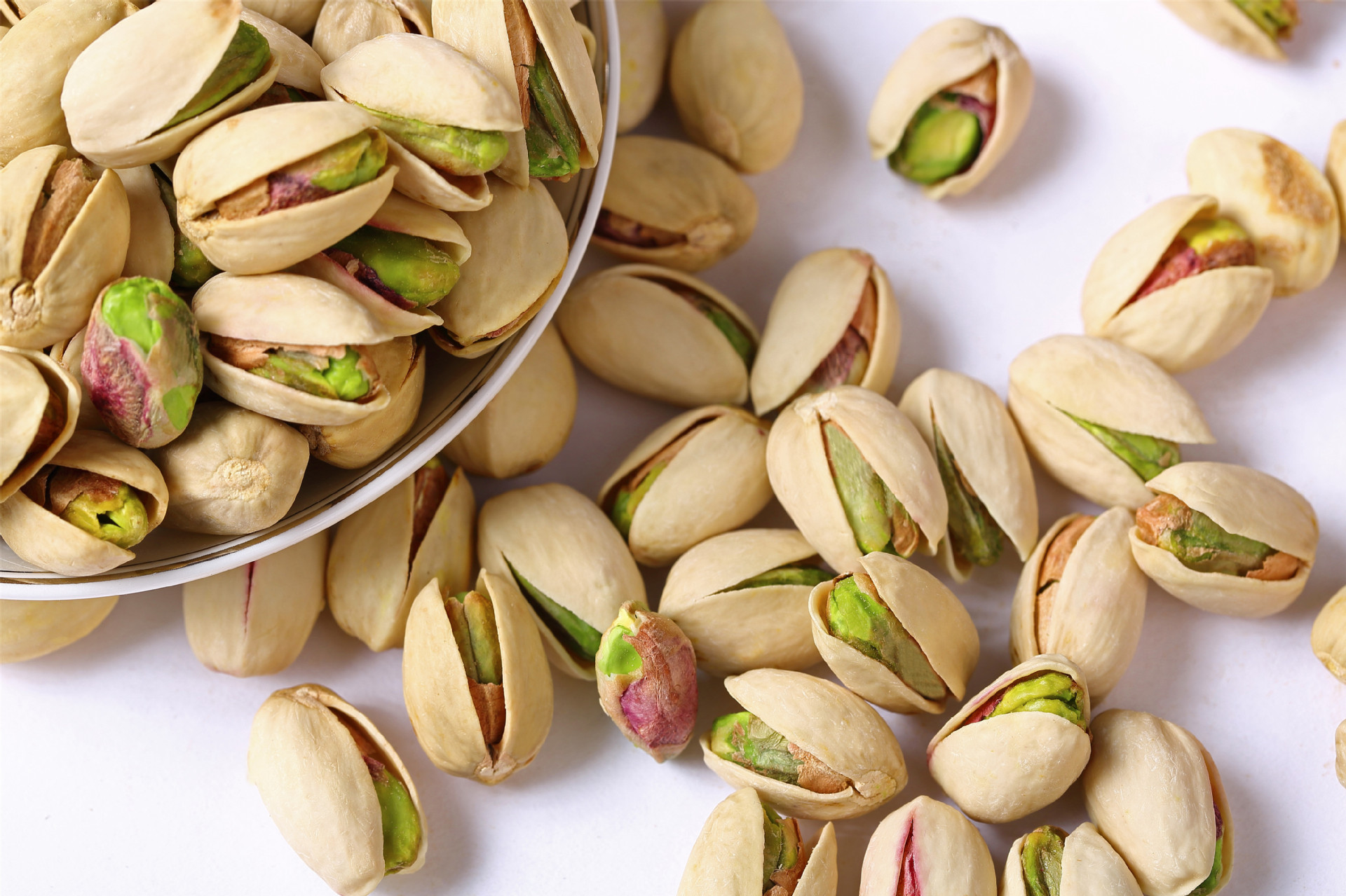 女人45岁以后不要太节约,常吃4种"零食",补充雌激素