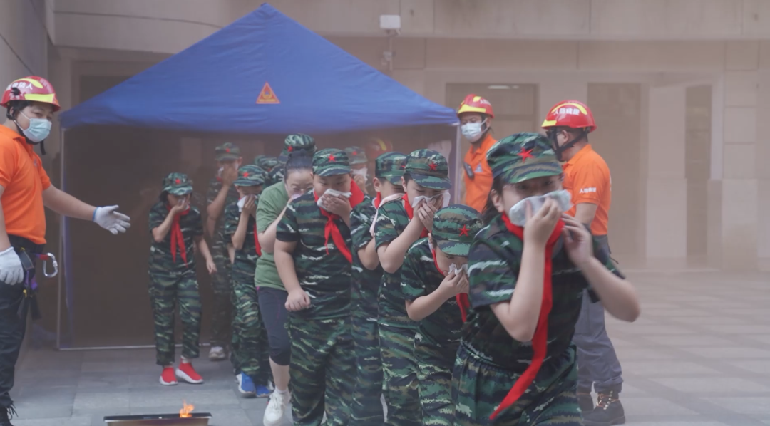 南京市同仁小学:点赞"小果仁",国防人防展演上他们精彩绽放!
